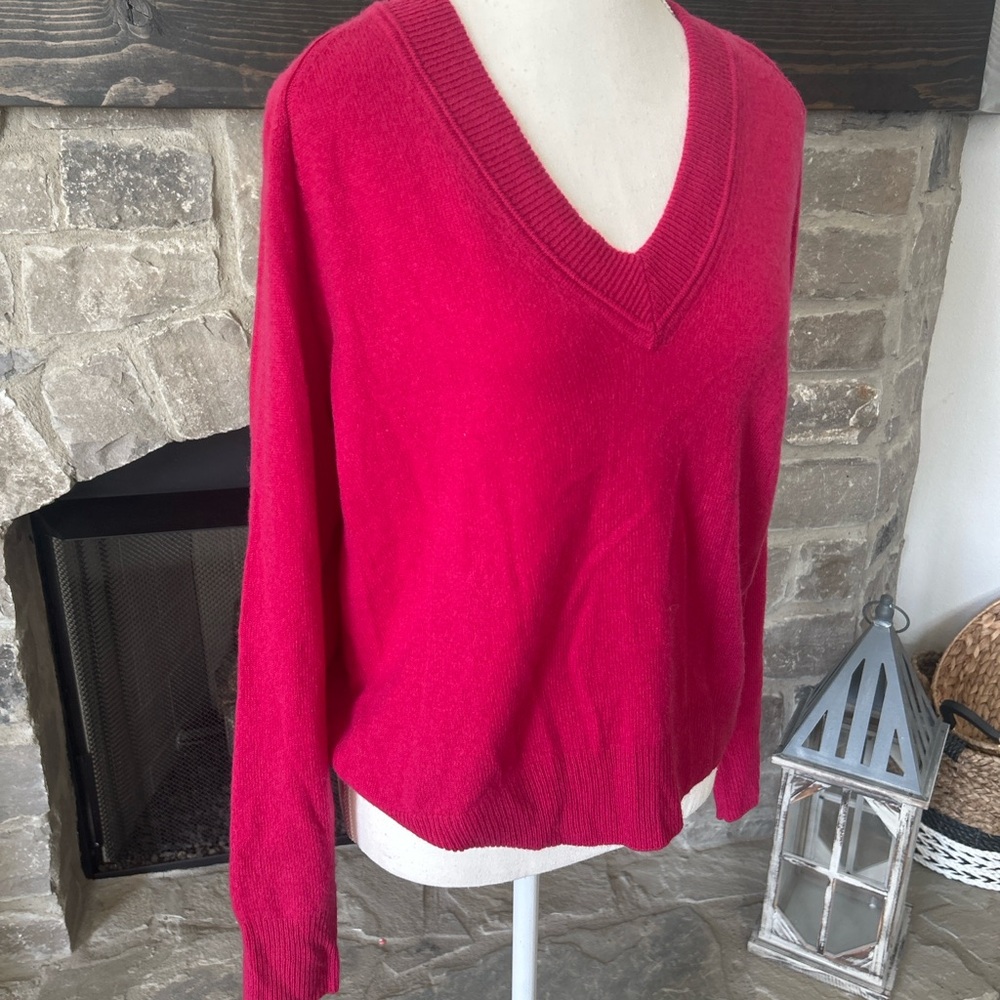 V-Neck Lightweight Sweater in Raspberry - Picture 4 of 10